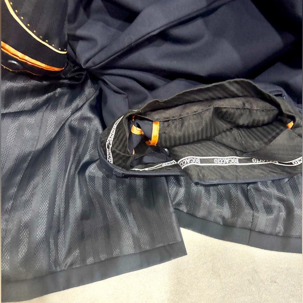 The suit size is 38R,color dark blue, and the name of the brand is is BOCACCIO